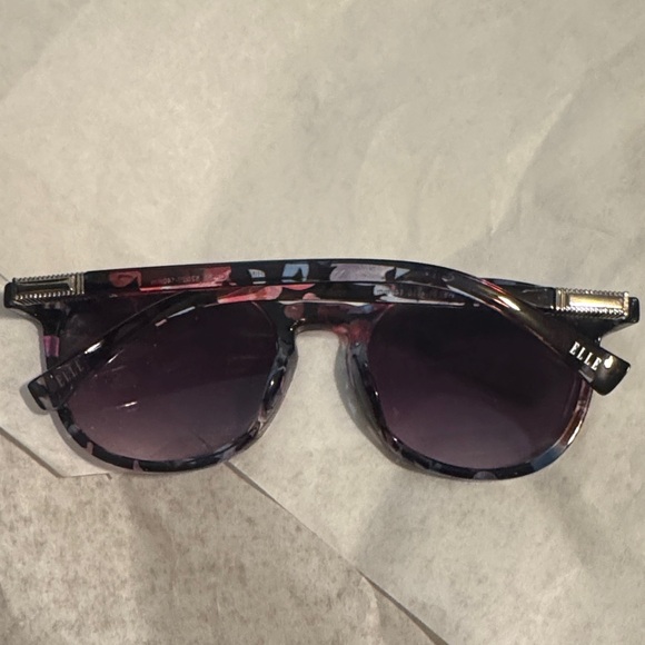 ⚡️4/$15 Floral Fiesta 🪅 Elle sunglasses with a floral-patterned frame. - Picture 8 of 12